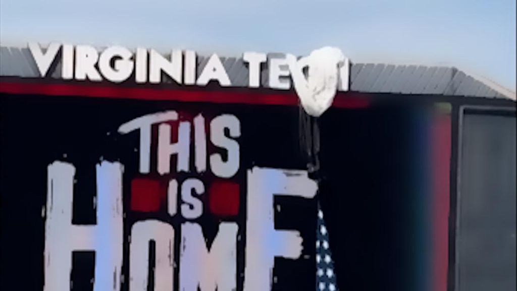 Detik-detik Penerjun Payung AS Tabrak Videotron