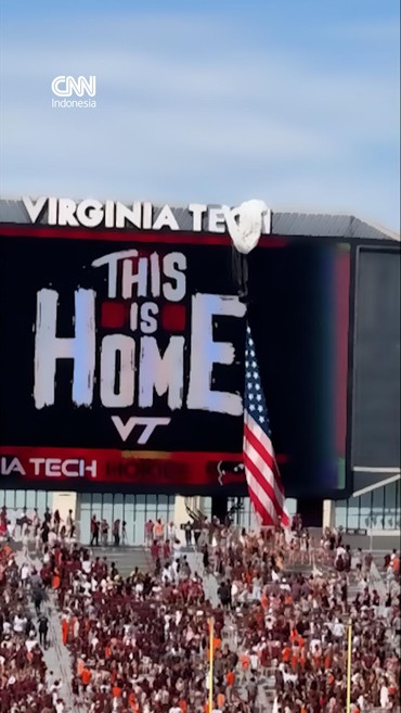 Detik-detik Penerjun Payung AS Tabrak Videotron