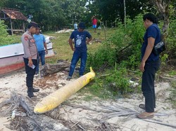 Video: Geger, Warga Temukan Benda Mirip Torpedo di Sumenep