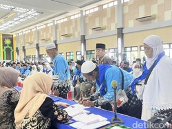 443 CJH Kloter 1 Sumsel Masuk Asrama, Jemaah Tertua Berusia 91 Tahun