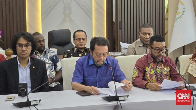 Pimpinan DPD Papua mengecam serangan KKB yang menewaskan warga sipil. Mereka mendesak pemerintah untuk mengambil tindakan tegas.