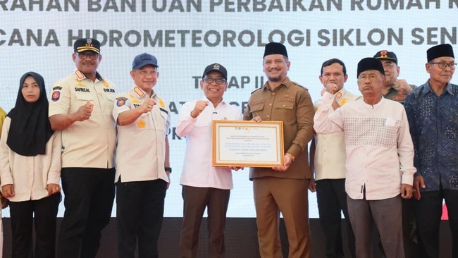 Pemerintah menggelontorkan dana stimulan perbaikan rumah rusak tahap II kepada masyarakat terdampak bencana di Kabupaten Aceh Tamiang.