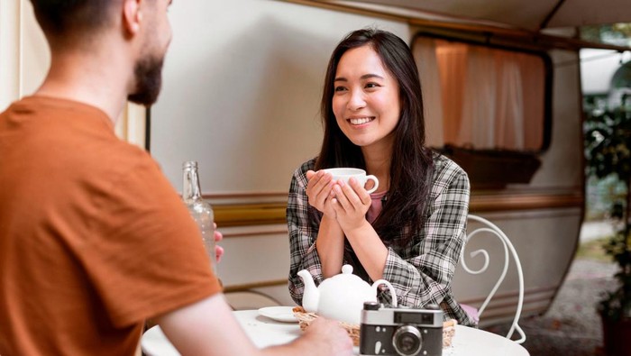 kualitas langka perempuan yang berkesan bagi pria adalah mereka yang tangguh. Mereka tidak patah semangat dengan kegagalan, justru menganggapnya sebagai permulaan.