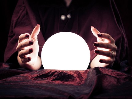 Kisah Peramal yang Jadwalnya Penuh hingga 2029 Usai Tampil di TV