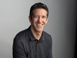 Video: Kenalan Sama John Ternus yang Gantikan Tim Cook Sebagai CEO Apple