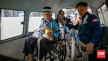 FOTO: Kloter Pertama Calon Jemaah Masuk Asrama Haji