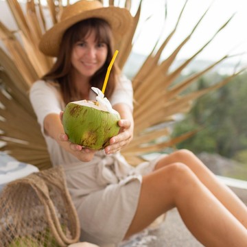 8 Manfaat Minum Air Kelapa bagi Ibu Hamil