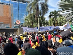 Makin Memanas, Massa Aksi 21 April Padati Kantor Gubernur Kaltim