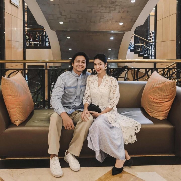 <p>Merayakan ulang tahun pasangan selalu menjadi momen istimewa yang penuh makna. Hal serupa juga dilakukan oleh Mikha Tambayong yang baru saja memberikan kejutan untuk sang suami, Deva Mahenra. (Foto: Instagram @miktambayong)</p>