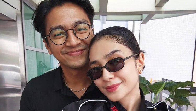 Mika Tambayong dan Deva Mahenra