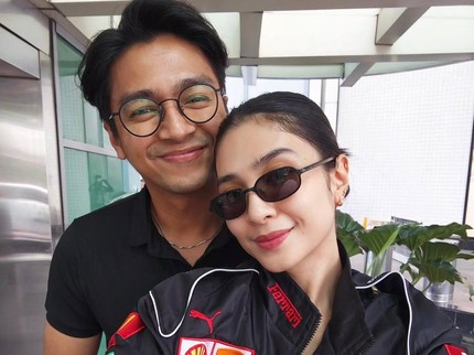 Terpopuler: Potret Mikha Tambayong Rayakan Ultah Deva Mahenra