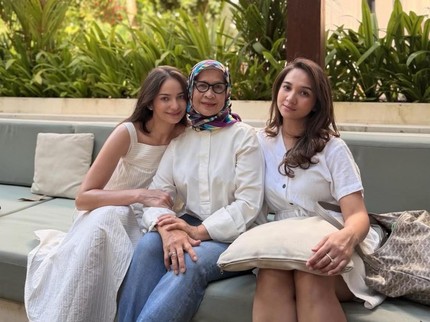 Momen Akrab Enzy Storia Habiskan Waktu Bersama Keluarga Sang Suami Maulana Kasetra