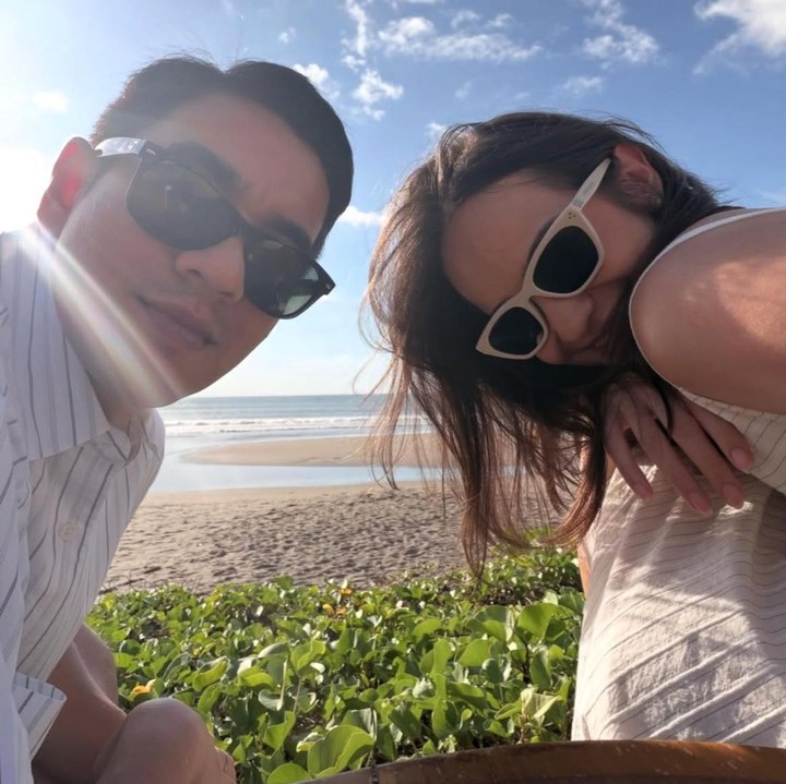 <p>Kehidupan artis Enzy Storia tampaknya tak pernah lepas dari sorotan publik. Hal ini semakin menjadi perhatian sejak dirinya menikah dengan seorang diplomat yang bernama Maulana Kasetra alias Molen, pada 20 Mei 2023. (Foto: Instagram @enzystoria / @molenkasetra)</p>