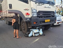 Fazzio Ditumpangi 2 Wanita Terseret Truk Tronton di Manahan Solo