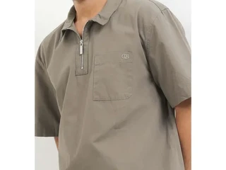 Kemeja Pria Warna Khaki, Solusi Outfit Rapi untuk Kerja dan Santai