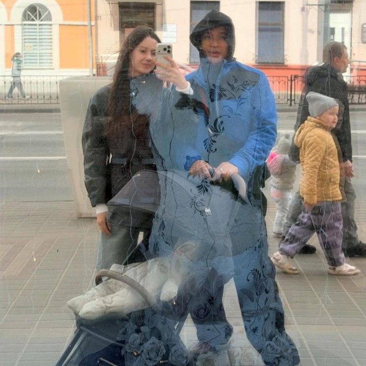 <p>Setelah resmi menikah dengan selebgram Vika Kolesnaya, Billy Syahputra kini tampak menjalani hari-harinya dengan penuh kebahagiaan. Kehidupan rumah tangga mereka pun semakin lengkap sejak kelahiran anak pertama yang berjenis kelamin laki-laki. Baru-baru ini, Billy diketahui pulang ke kampung halaman sang istri yang berada di Belarusia. (Foto: Instagram @bilsky16)</p>