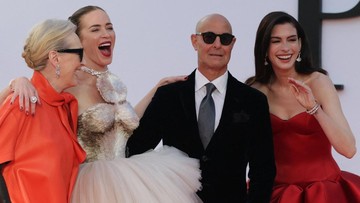 FOTO: Meryl Streep Cs Menawan di Red Carpet Devil Wears Prada 2