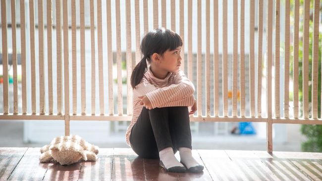 Alasan Anak Tengah Sering Merasa Tak Terlihat dan Terabaikan Menurut Psikologi