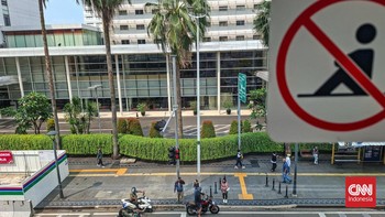 FOTO: Rekayasa Jl Thamrin Imbas Revitalisasi Stasiun Bundaran HI