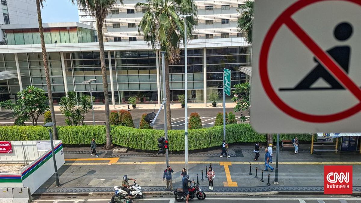 FOTO: Rekayasa Jl Thamrin Imbas Revitalisasi Stasiun Bundaran HI