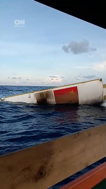 Penampakan Benda Mirip Bagian Pesawat Asing Temuan Nelayan di Kepri