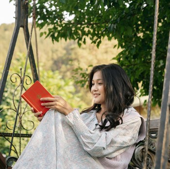 4 Ciri Kepribadian Orang yang Suka Membaca Buku Fisik