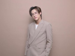 Aktor Thailand Oat Pasarkorn Bikin Fans Heboh Usai Ikut Tren 'Kicau Mania'