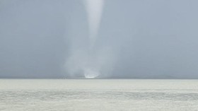 'Waterspout' bak Tornado Muncul di Suramadu, Ini Kata BMKG