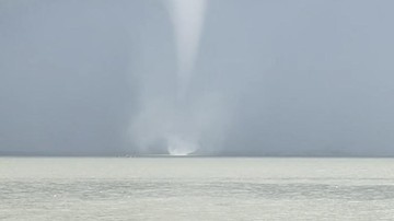 'Waterspout' bak Tornado Muncul di Suramadu, Ini Kata BMKG