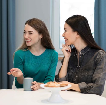 3 Ciri Kepribadian Orang yang Nggak Suka Obrolan Basa-Basi