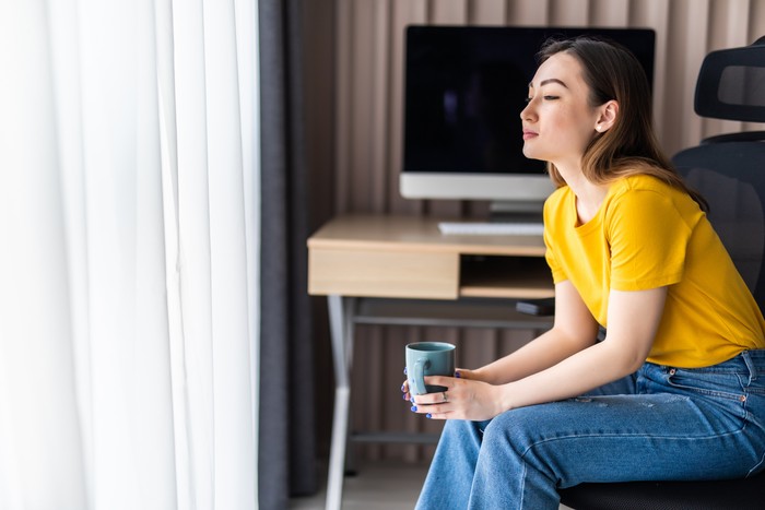 Mereka rentan terhadap kecemasan sosial. Mereka suak overthinking terhadap percakapan dan hasil dari percakapan itu.