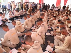 Hangat dan Sederhana, Momen Makan Siang Mendagri Bersama Praja IPDN