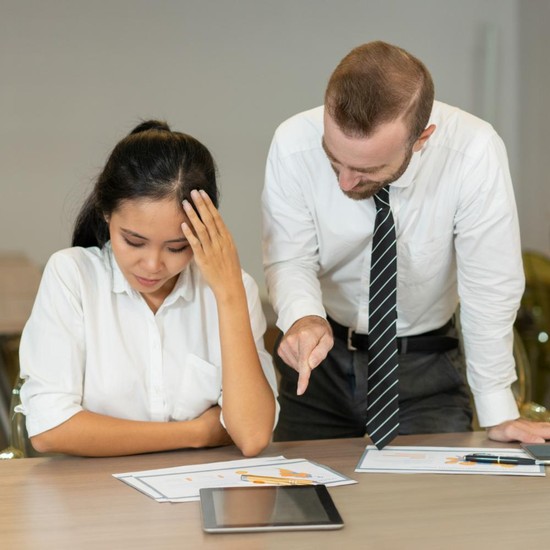 4 Kalimat yang Sering Diucap Atasan Toksik di Tempat Kerja