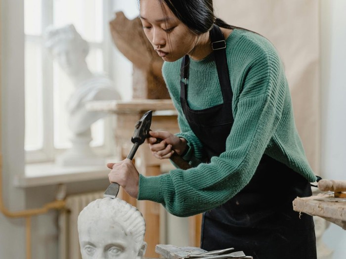 Menghargai pengalaman dan kualitas. Mereka rela mengeluarkan budget lebih besar untuk mendapatkan pengalaman dan belajar hal baru.