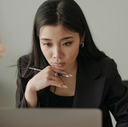 5 Kalimat yang Tanpa Sadar Sering Diucapkan Orang yang Berpikir Kritis Menurut Ilmu Psikologi