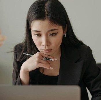 5 Kalimat yang Tanpa Sadar Sering Diucapkan Orang yang Berpikir Kritis Menurut Ilmu Psikologi