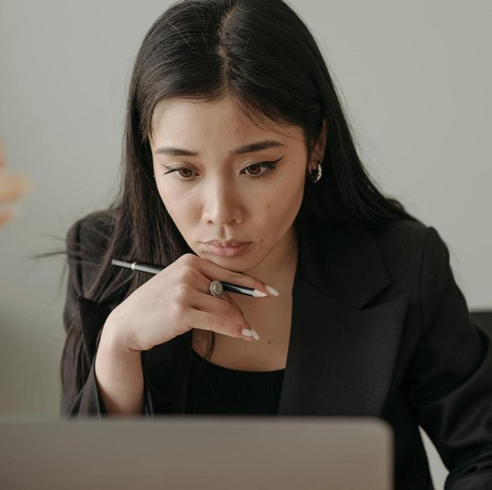 5 Kalimat yang Tanpa Sadar Sering Diucapkan Orang yang Berpikir Kritis Menurut Ilmu Psikologi