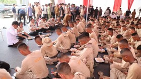 Momen Hangat Mendagri Bersama Praja IPDN di Tengah Tugas Kemanusiaan