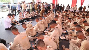 Momen Hangat Mendagri Bersama Praja IPDN di Tengah Tugas Kemanusiaan