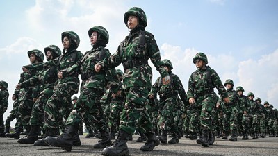 Marinir TNI AL menggelar latihan dasar kemiliteran bagi calon pengelola Koperasi Desa Merah Putih dan Kampung Nelayan Merah Putih (KNMP).