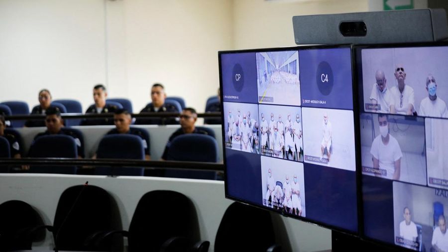 Pengadilan El Salvador mengadili nyaris 500 personil gangster sadis dan sadis Mara Salvatrucha (MS-13) pada Selasa (21/4/2026) atas tuduhan ribuan kasus pembunuhan. (REUTERS/Jose Cabezas)