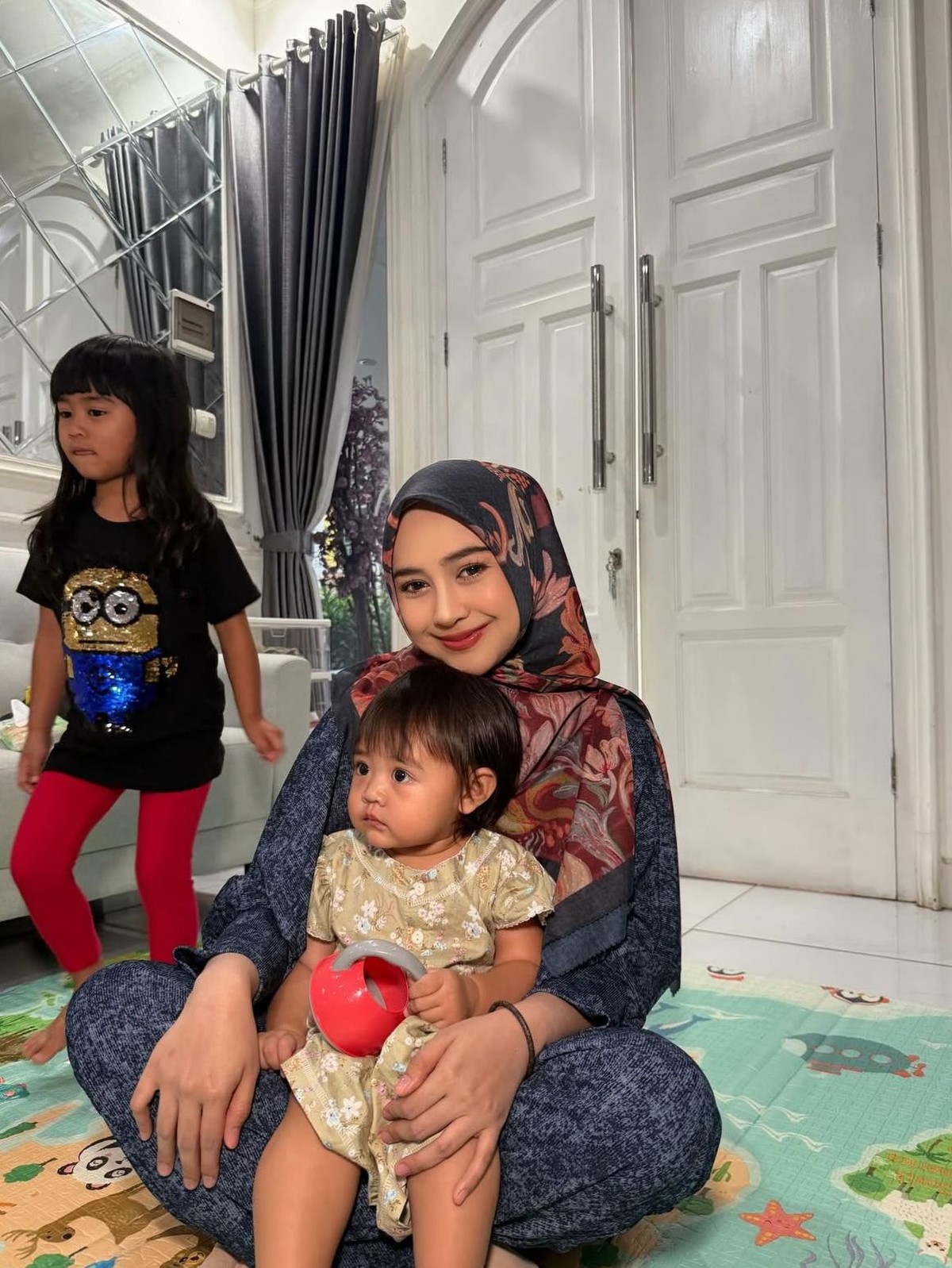 Potret Penampilan Terbaru Ria Ricis & Putrinya yang Jadi Sorotan Netizen