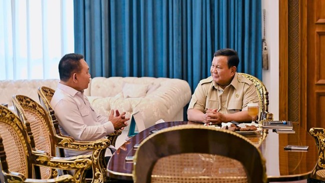 Jenderal TNI (Purn) Dudung menegaskan pesawat militer asing tak boleh melintasi wilayah udara Indonesia tanpa izin. Isu blanket overflight dibantah pemerintah.