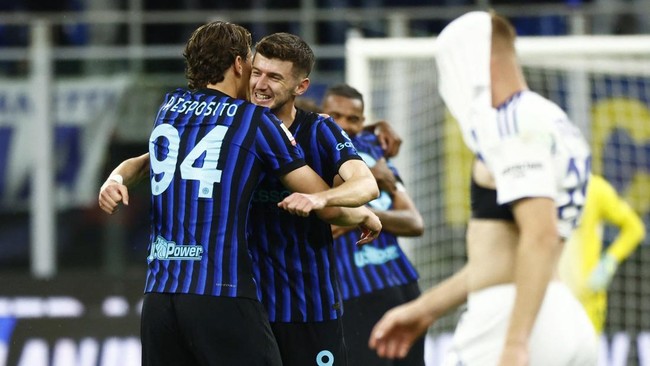 Inter Milan memastikan ke final Coppa Italia setelah mengalahkan Como 1907 3-2 pada leg kedua semifinal di Stadion Giuseppe Meazza, Rabu (22/4) dini hari WIB.