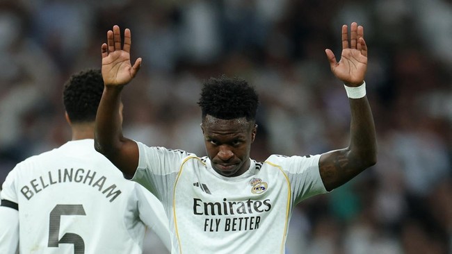 Kylian Mbappe dan Vinicius Jr disebut meminta maaf kepada suporter saat Real Madrid menggilas Alaves 2-1 dalam matchday ke-33 Liga Spanyol.
