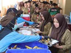 Perdana, SPPG Pejaten Sajikan MGB Prasmanan di SMA Kemala Bhayangkari