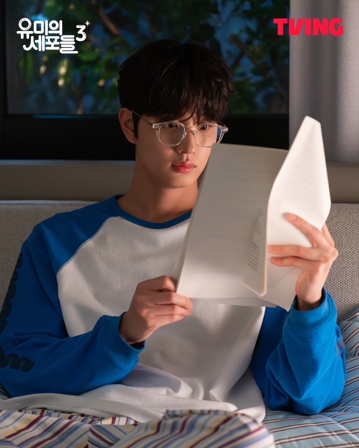 Ternyata, Shin Soon Rok merupakan sosok yang memisahkan urusan pekerjaan dan pribadi. Hal tersebut menyebabkannya hanya berbicara secukupnya dalam lingkup pekerjaan dan dirinya menjadi pribadi lebih bebas saat sendiri./ Foto: instagram.com/tving.official