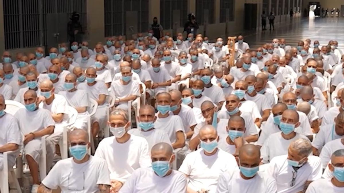 Penampakan Sidang Massal Anggota Gangster Sadis MS-13 di El Salvador