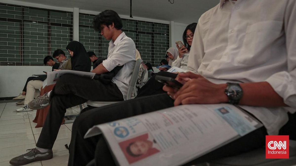 FOTO: Ribuan Calon Mahasiswa Serbu Pusat Ujian SNBT 2026