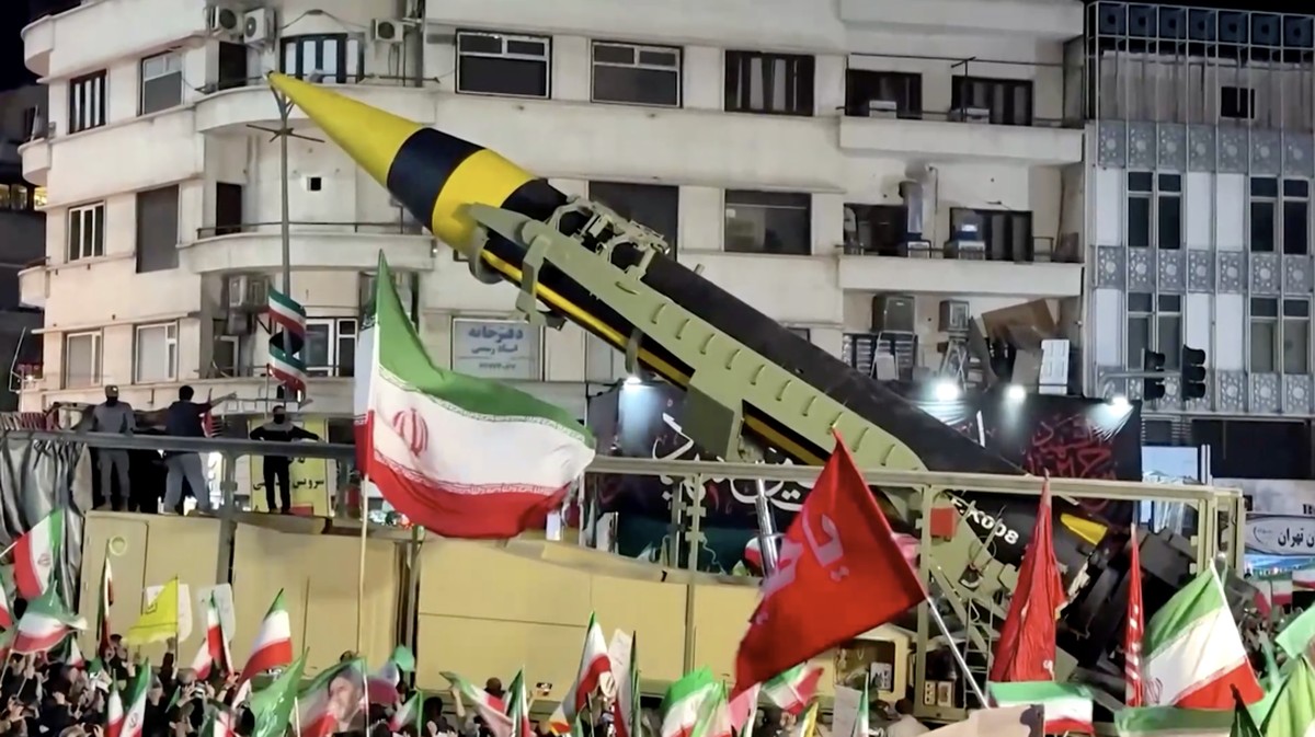 Iran Pamerkan Simbol Kekuatan Militer di Teheran, Ini Penampakannya